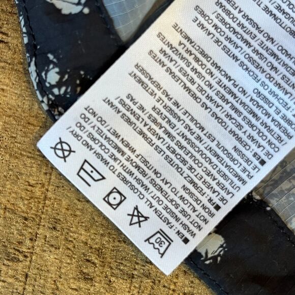 Nike Enchanted Forest Impossibly Light Windbreaker Hoodie Small Full Zip Black S - Picture 6 of 9